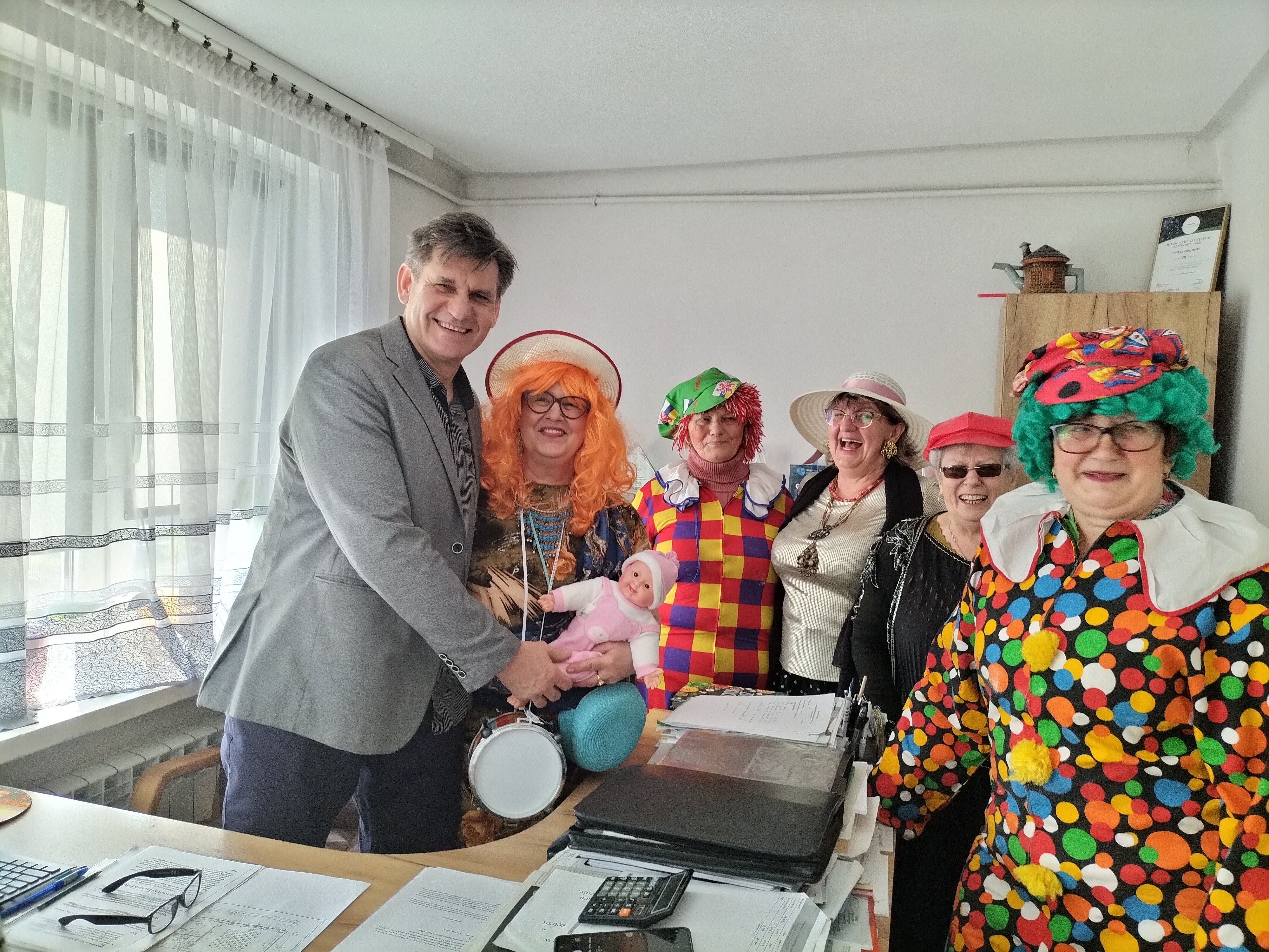 zaskakujaca-wizyta-w-urzedzie