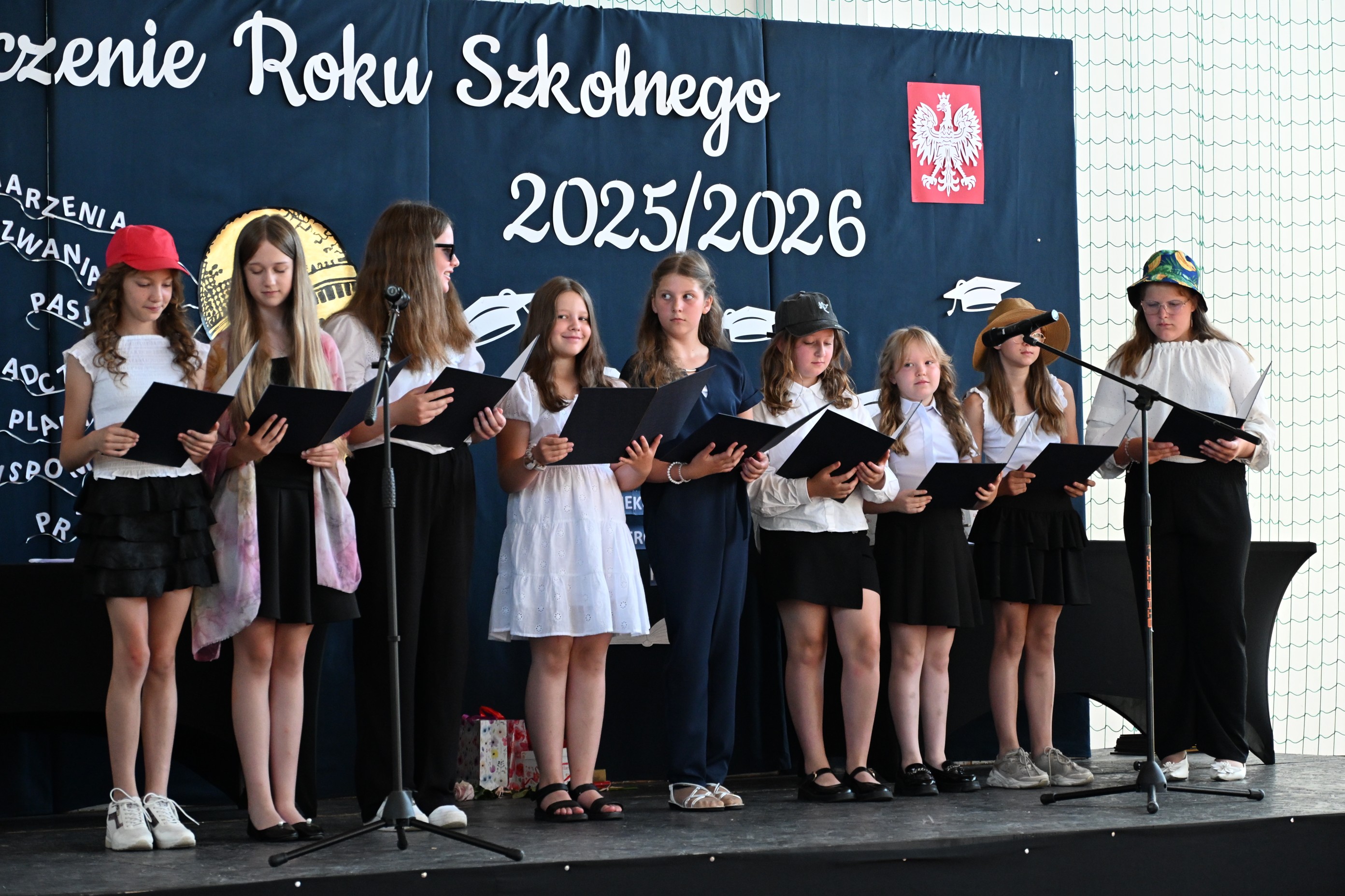 zakonczenie-roku-szkolnego-20252026-i-wreczenie-stypendiow-wojta-gminy-oporow